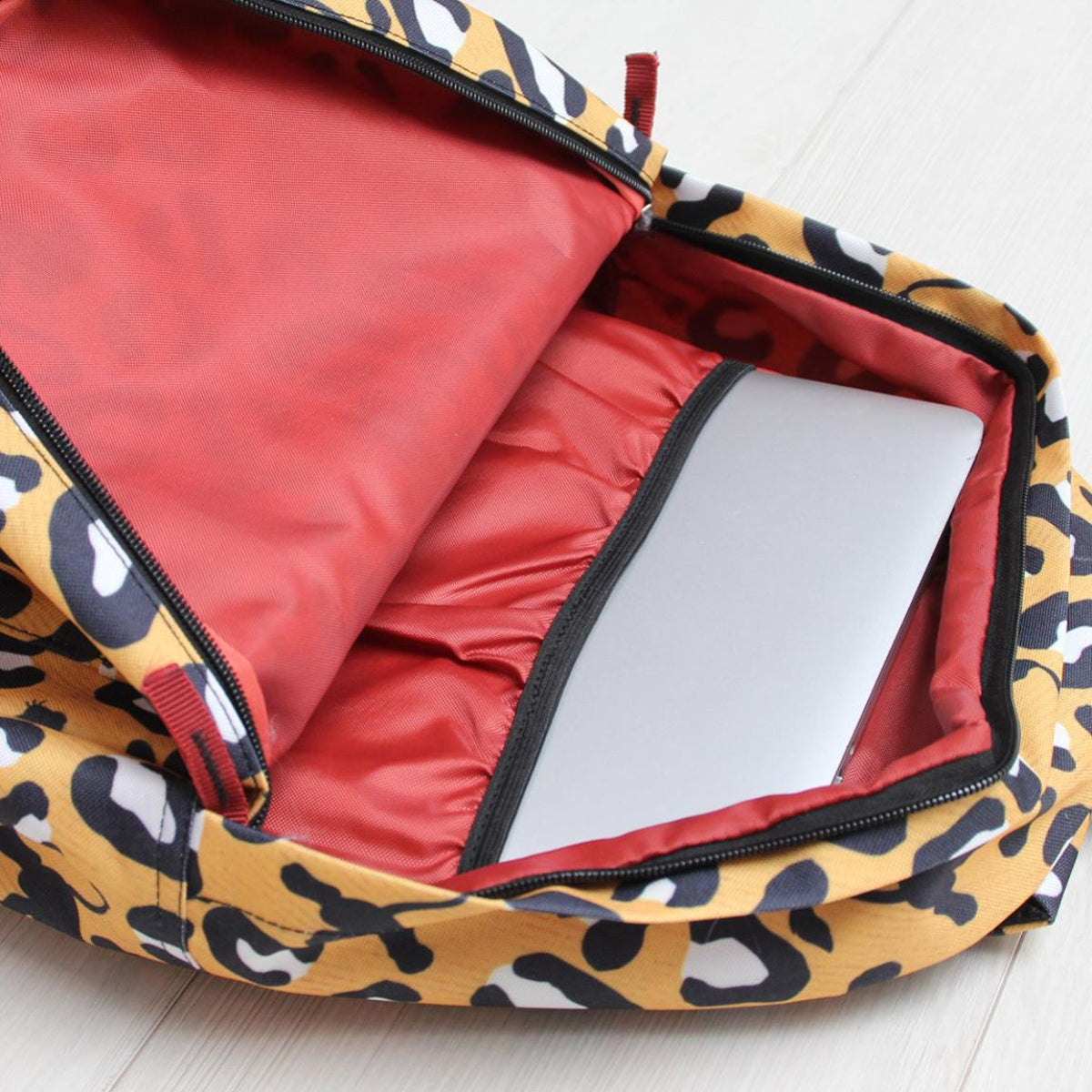 MOCHILA ESCOLAR INSTITUTO REY LEON