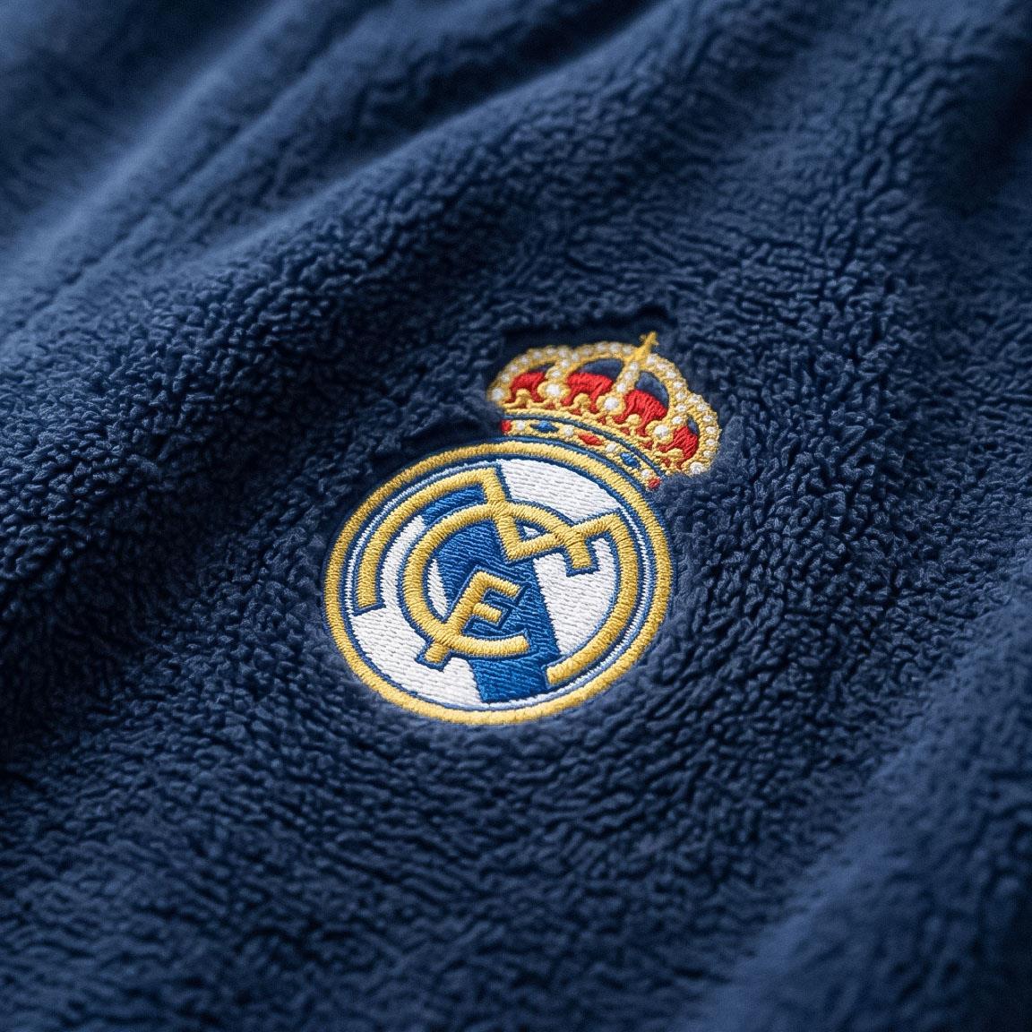 PIJAMA LARGO CORAL FLEECE APLICACIONES REAL MADRID